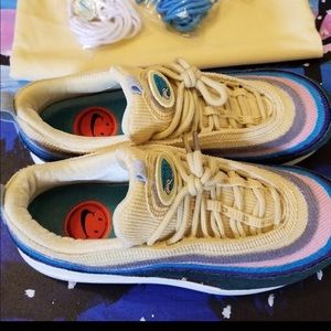 Meet your Posher, The Plug